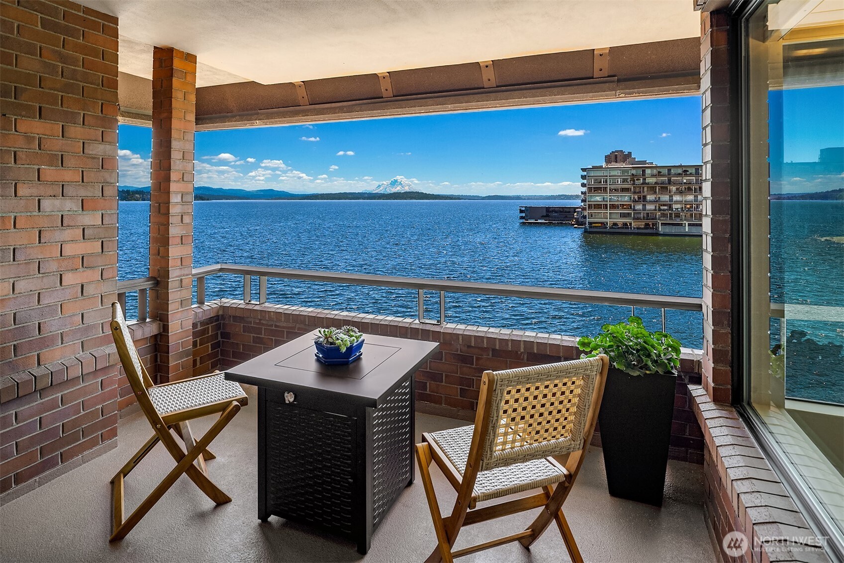 2330 43rd Avenue E #402B, Seattle, WA 98112, photo 2 of 35