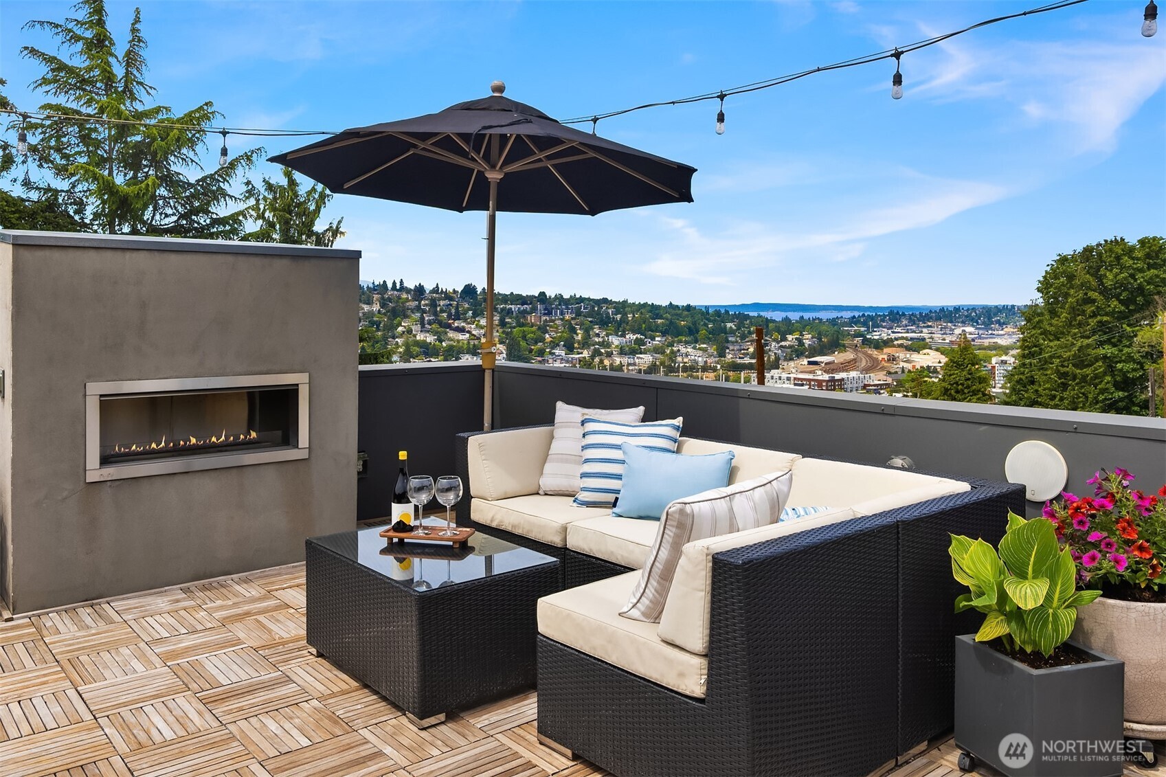 2560 12th Avenue W, Seattle, WA 98119, photo 2 of 2