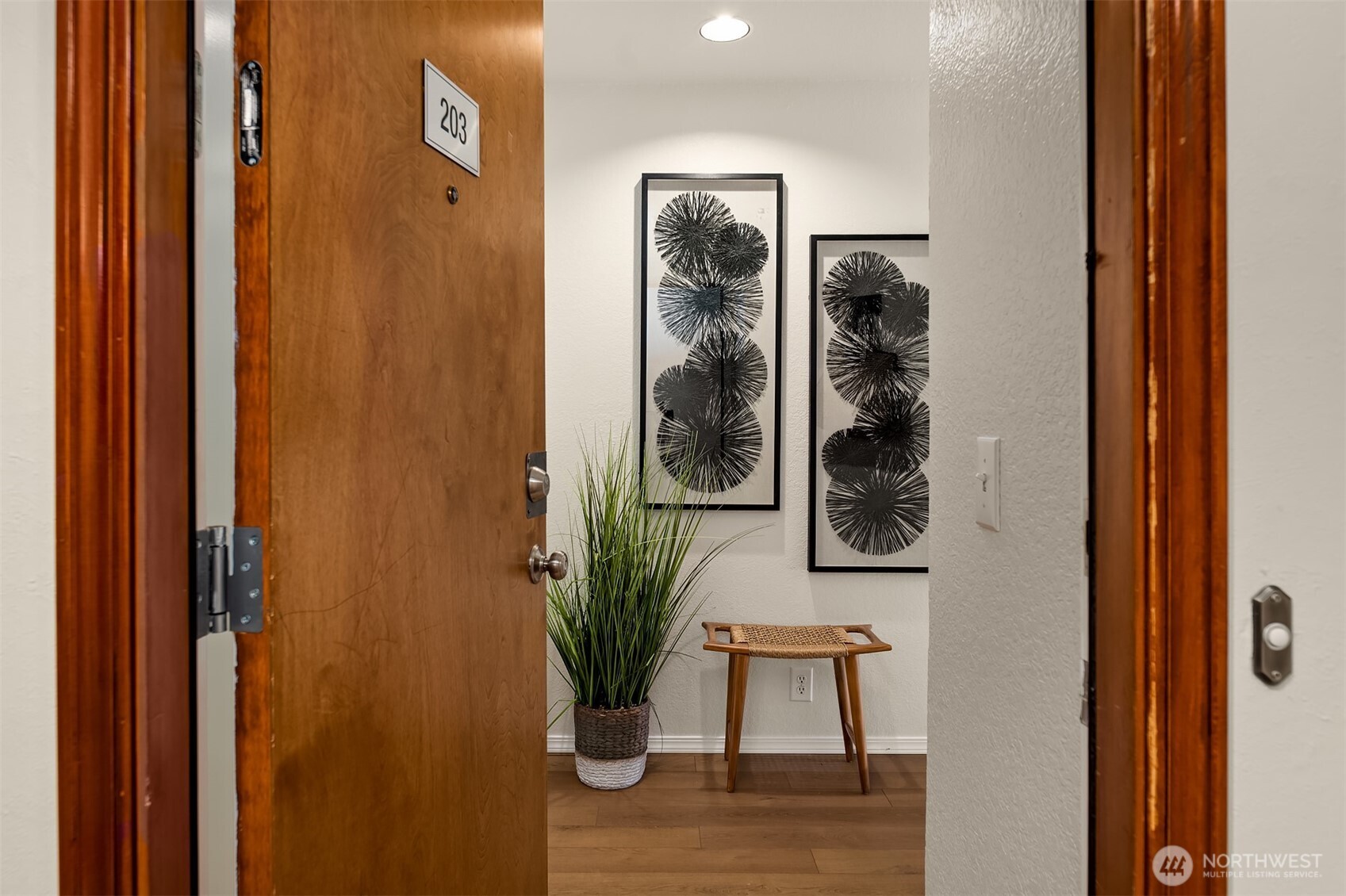 435 Summit Avenue E #203, Seattle, WA 98102, photo 3 of 18