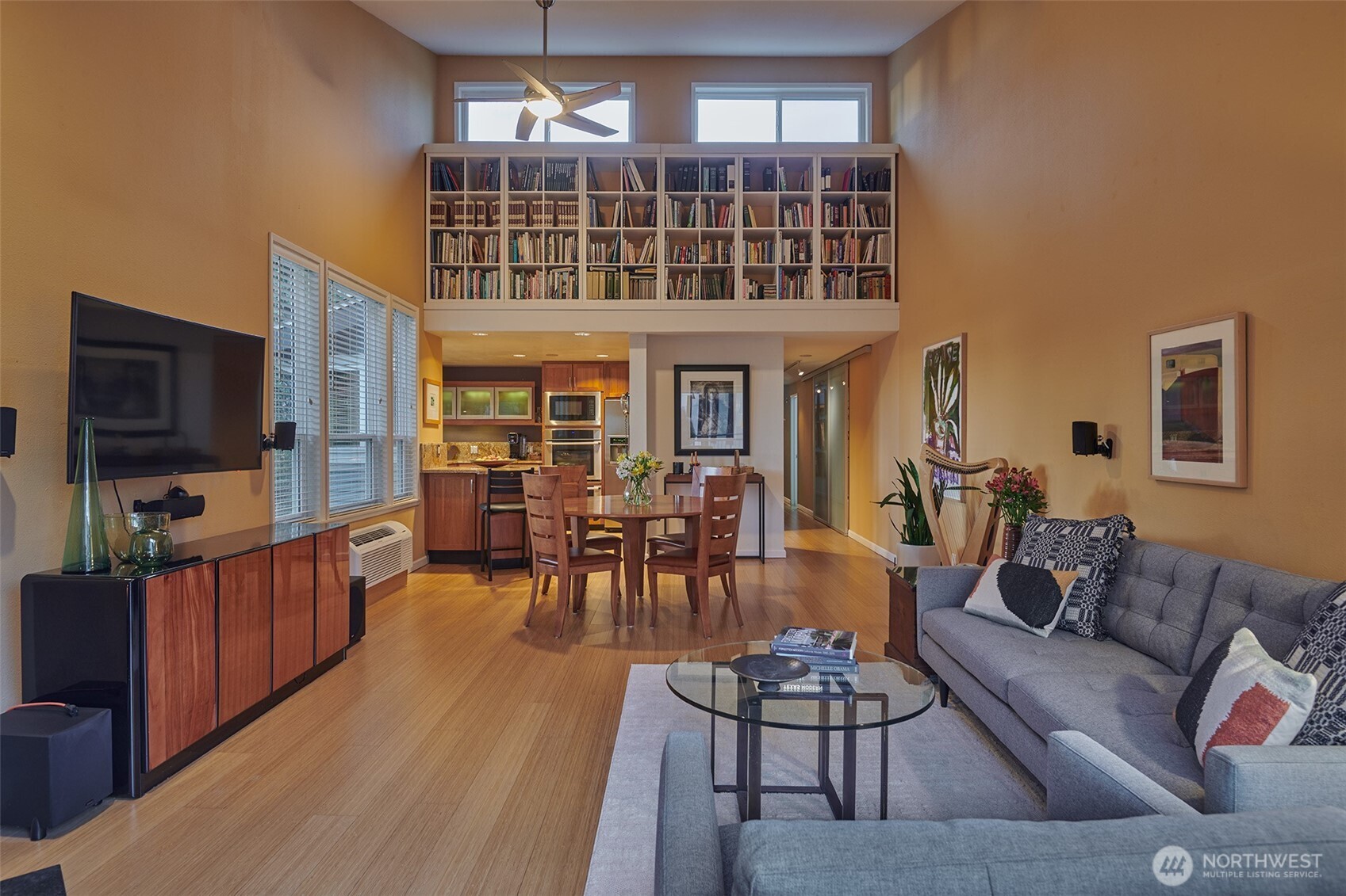 909 N 35TH Street #403, Seattle, WA 98103-8863, photo 5 of 37
