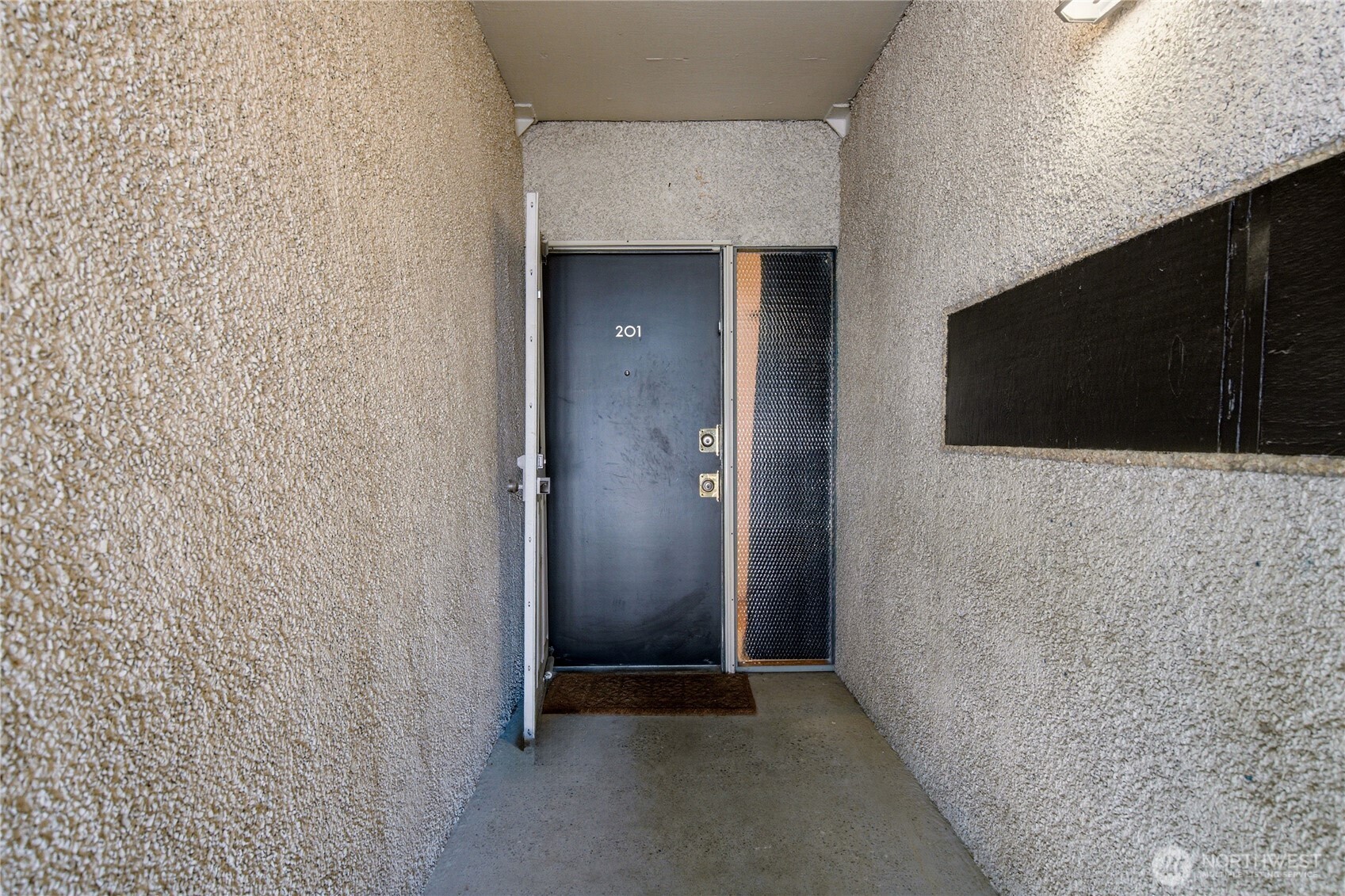 2703 Boylston Ave E #201, Seattle, WA 98102, photo 4 of 27
