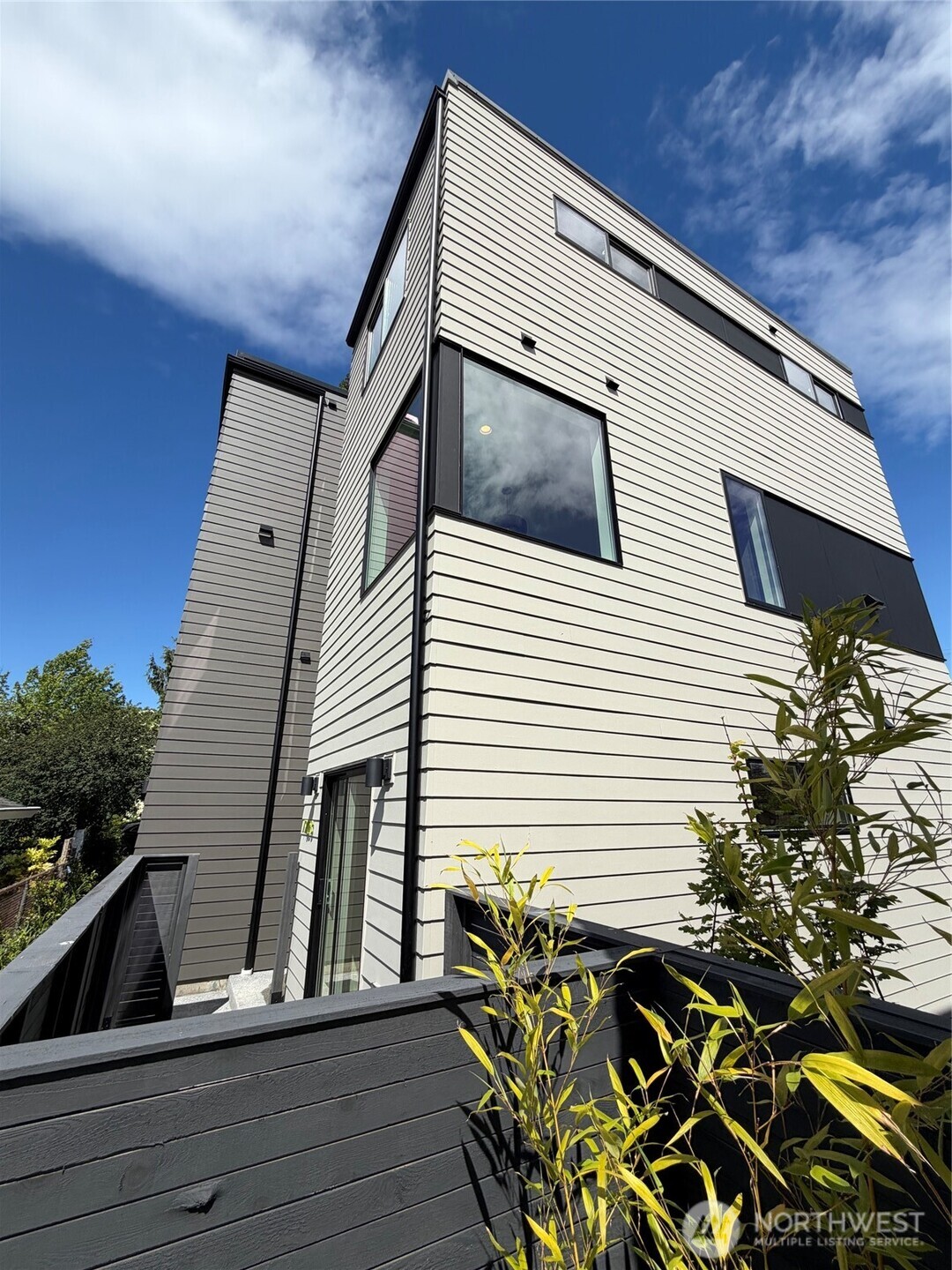 7912 34th Avenue SW #B, Seattle, WA 98126, photo 2 of 17