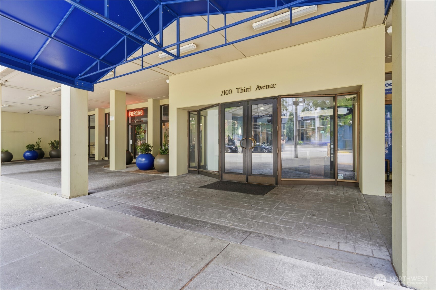 2100 3rd Avenue #506, Seattle, WA 98121, photo 2 of 36