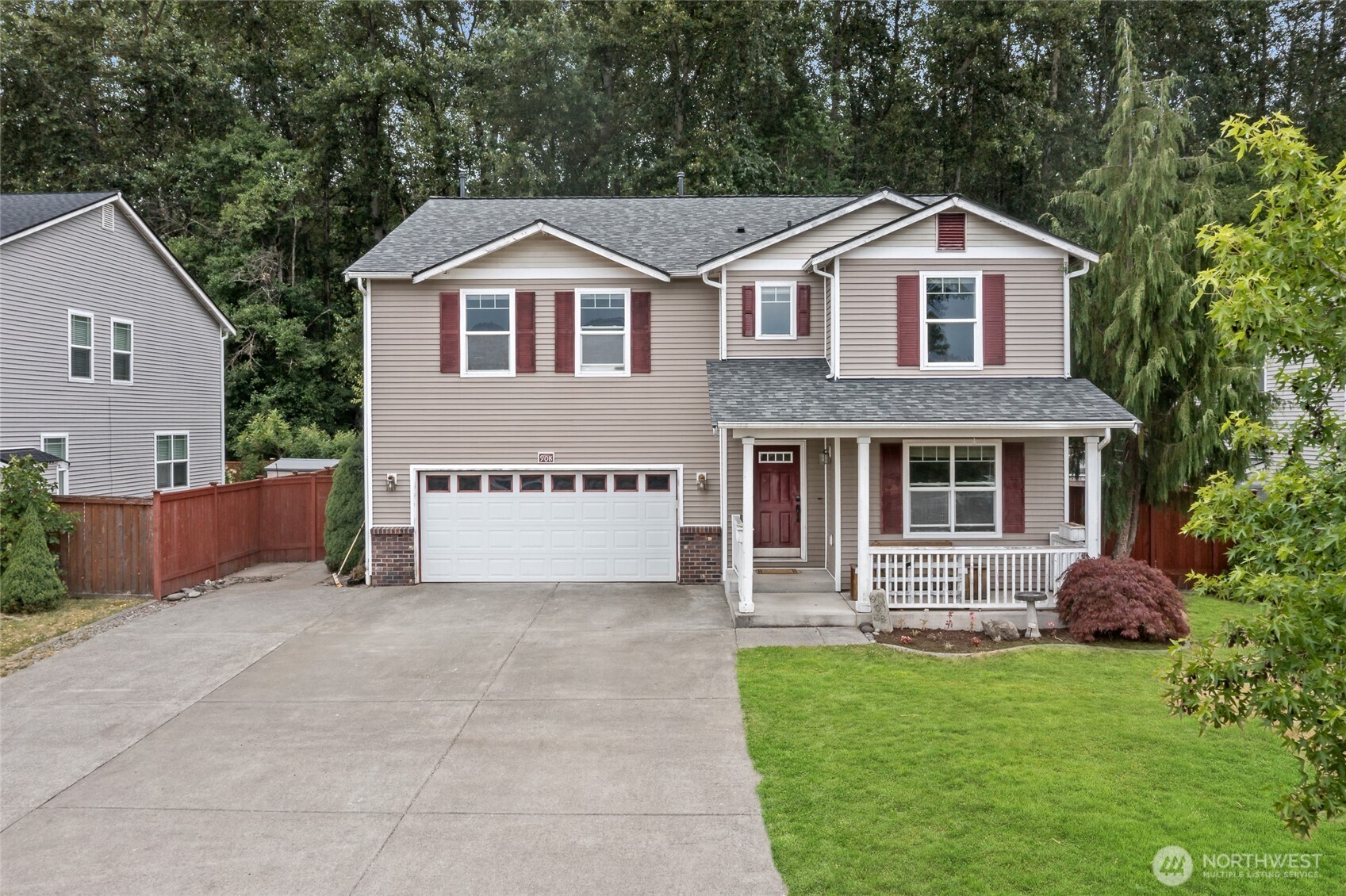 908 Daffodil Avenue NE