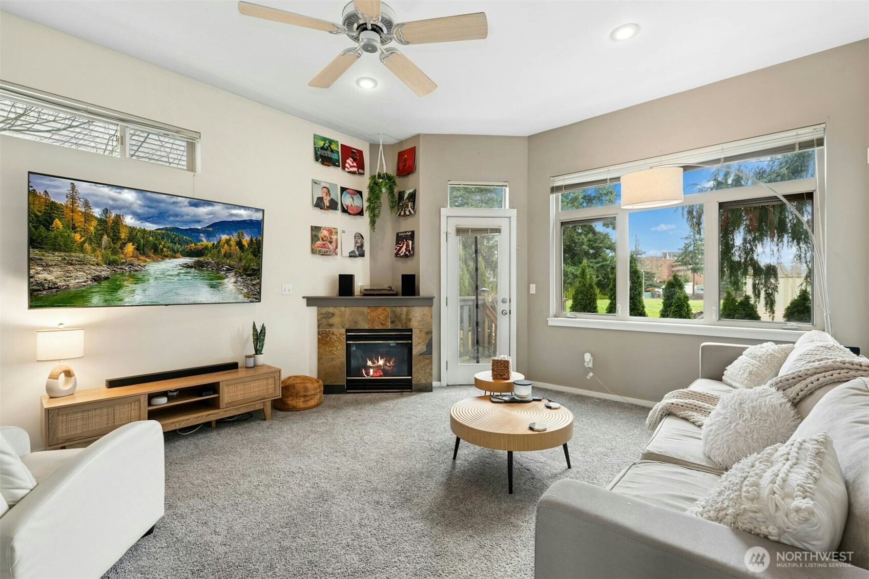 11560 Stone Avenue N #101, Seattle, WA 98133, photo 2 of 23