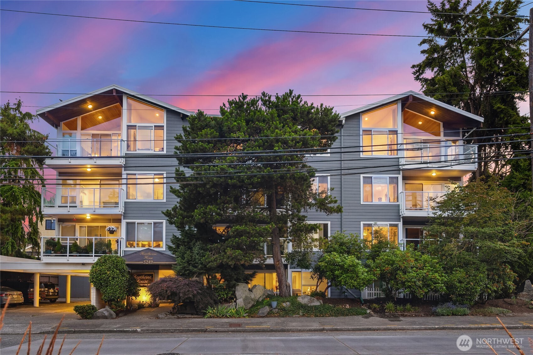 5249 40th Avenue NE #402, Seattle, WA 98105, photo 2 of 2