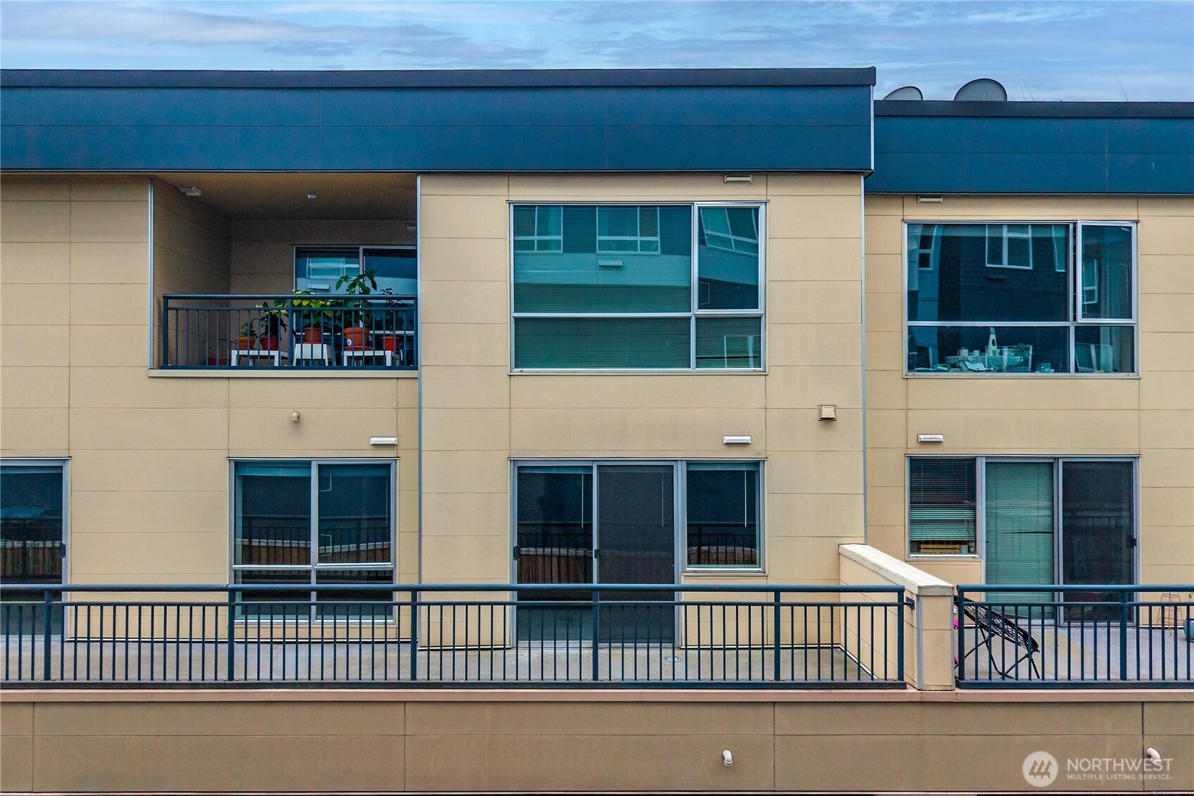 321 10th Avenue S #610, Seattle, WA 98104, photo 2 of 38