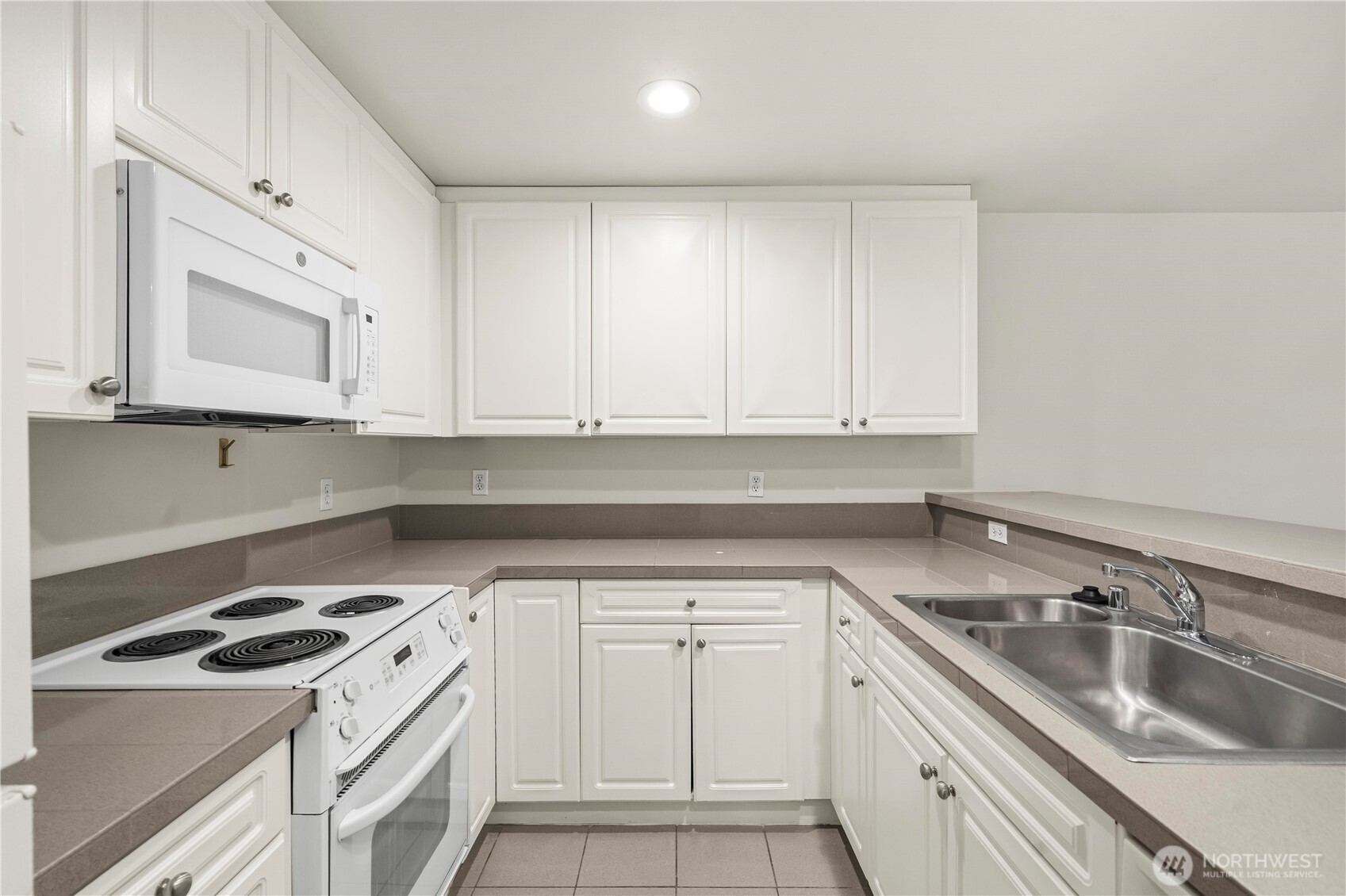 321 10th Avenue S #610, Seattle, WA 98104, photo 5 of 38