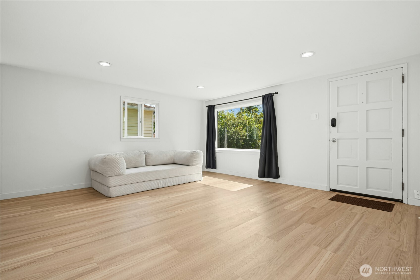 9520 2nd Avenue NW, Seattle, WA 98117, photo 4 of 23