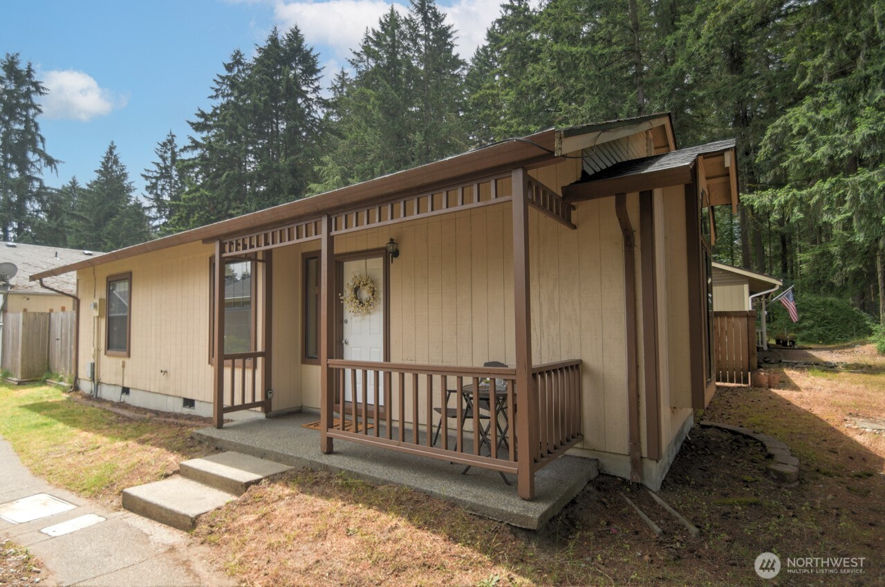 571 Malibu Drive SE