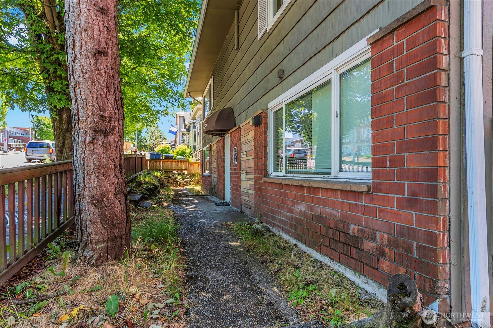 417 23rd Avenue #4, Seattle, WA 98122, photo 2 of 21