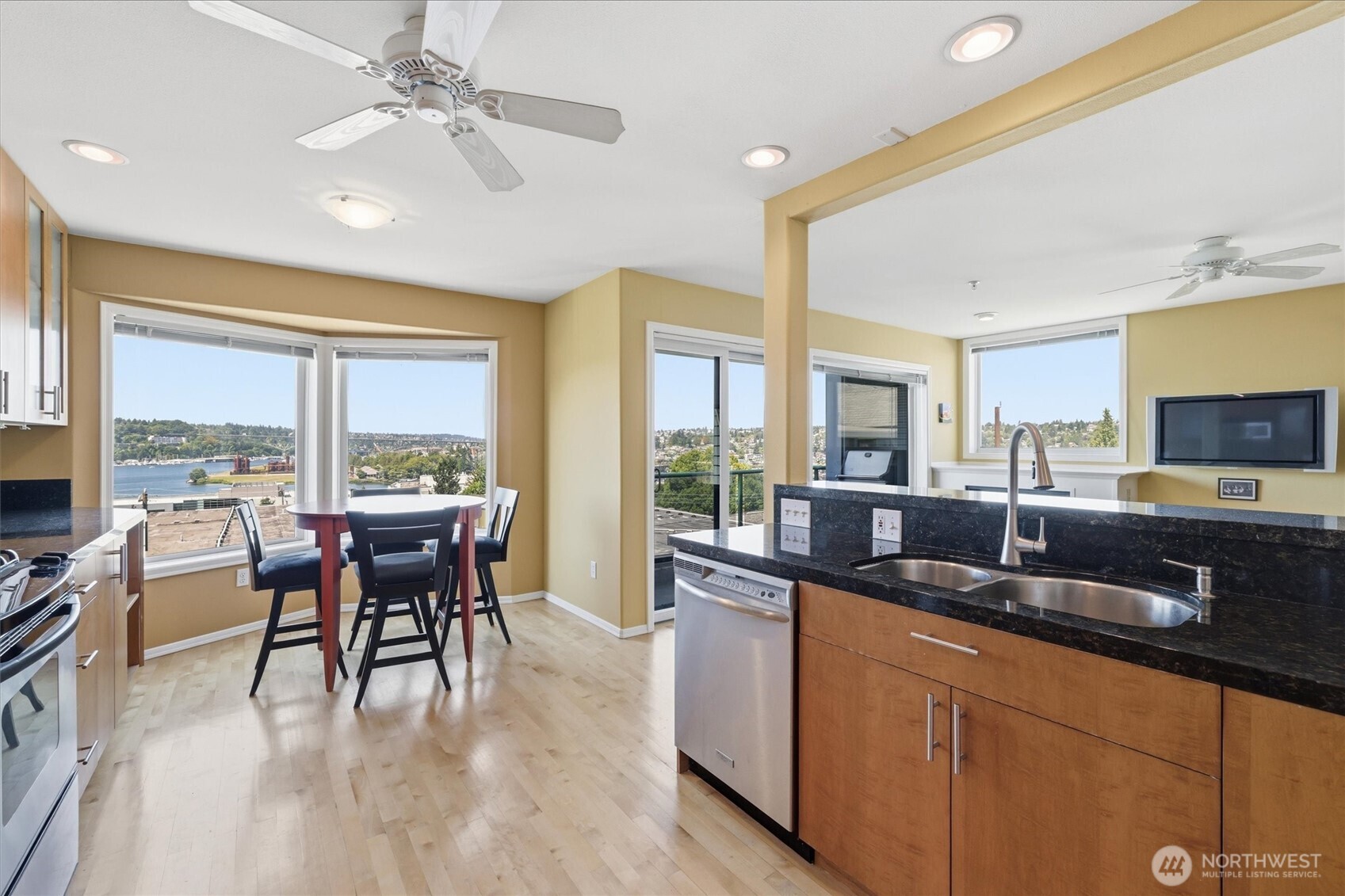 2713 Boylston Avenue E #201, Seattle, WA 98102, photo 2 of 36