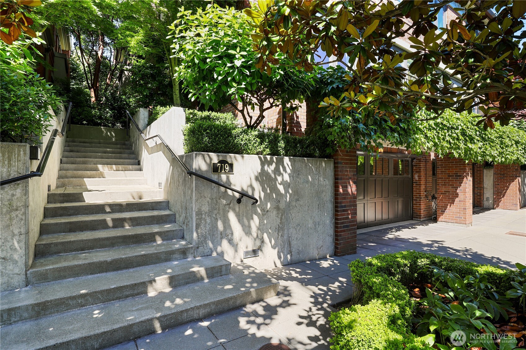 719 Harvard Avenue E, Seattle, WA 98102, photo 3 of 40