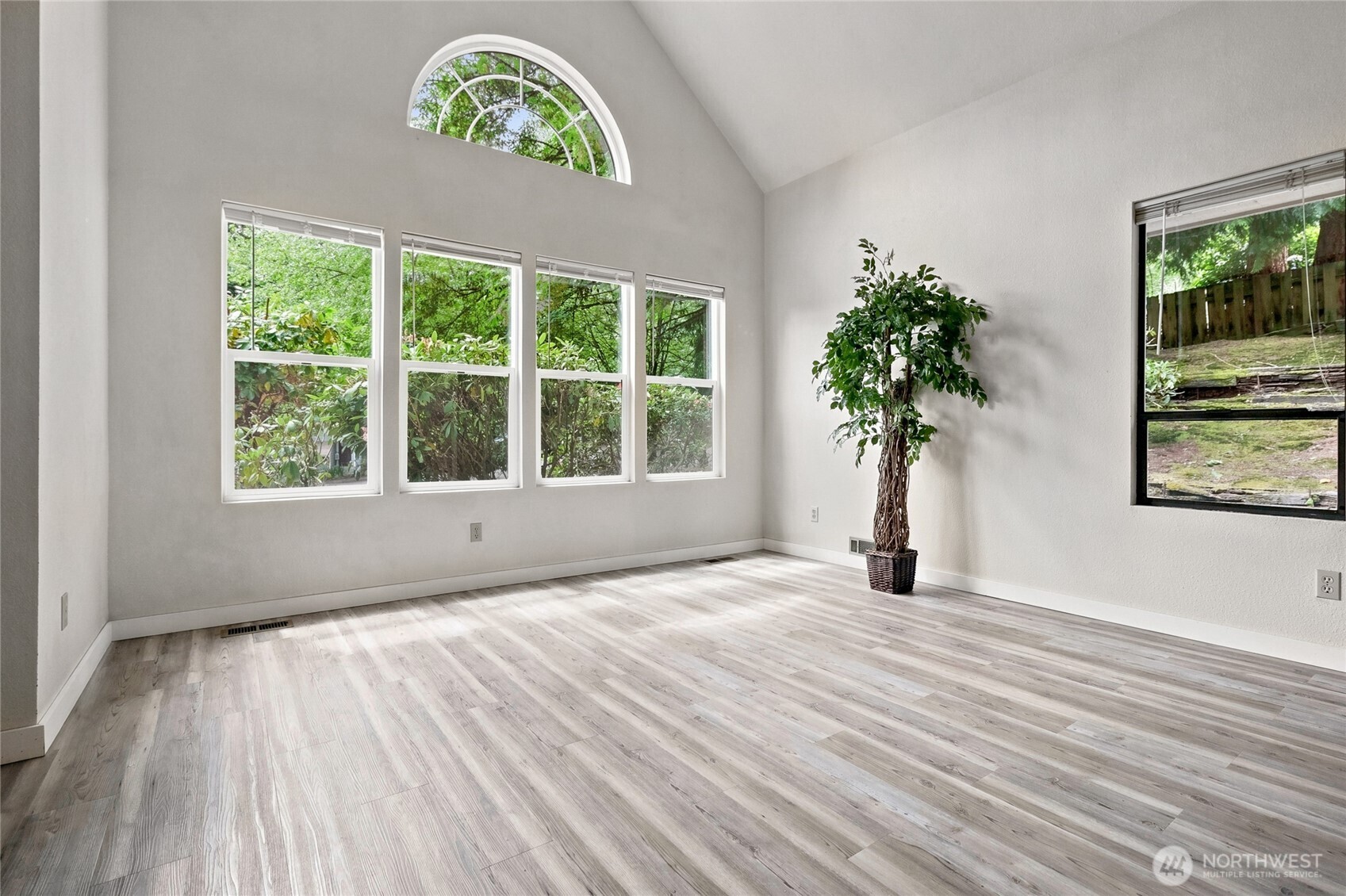 9810 116th Place NE, Kirkland, WA 98033, photo 5 of 24