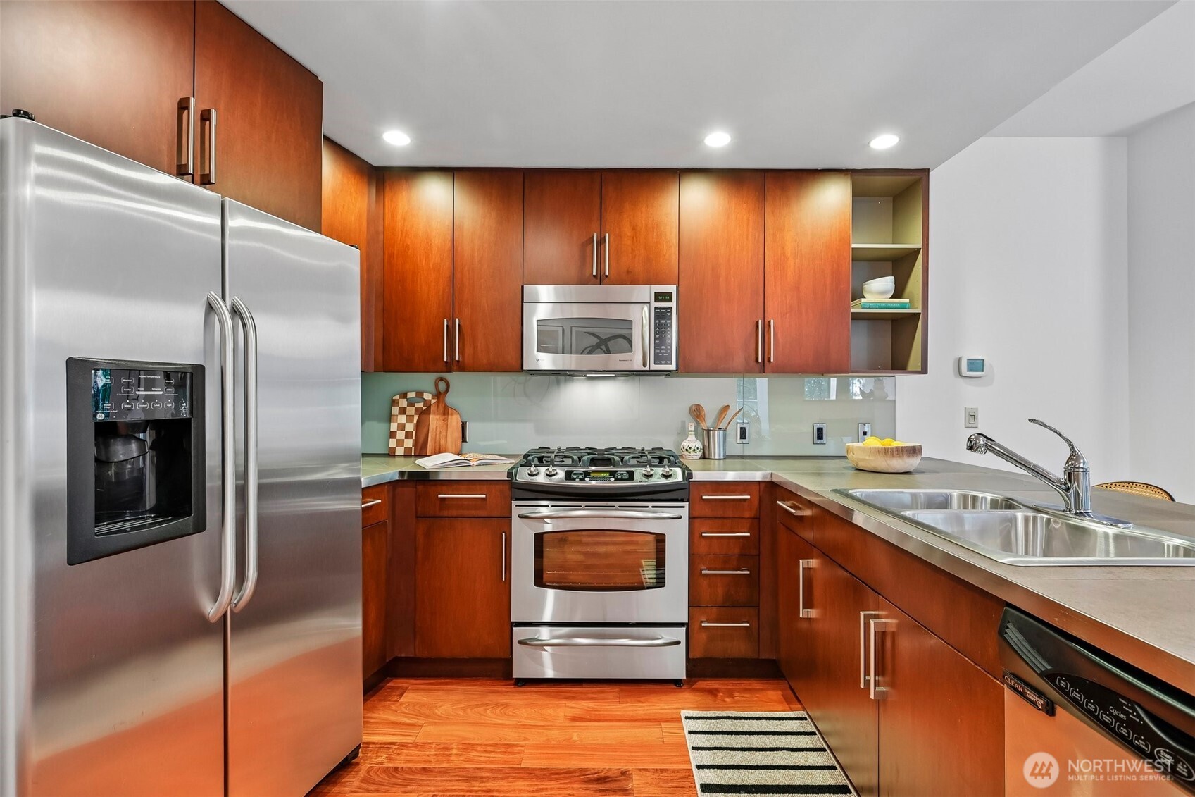 910 Lenora Street #S307, Seattle, WA 98121, photo 2 of 37