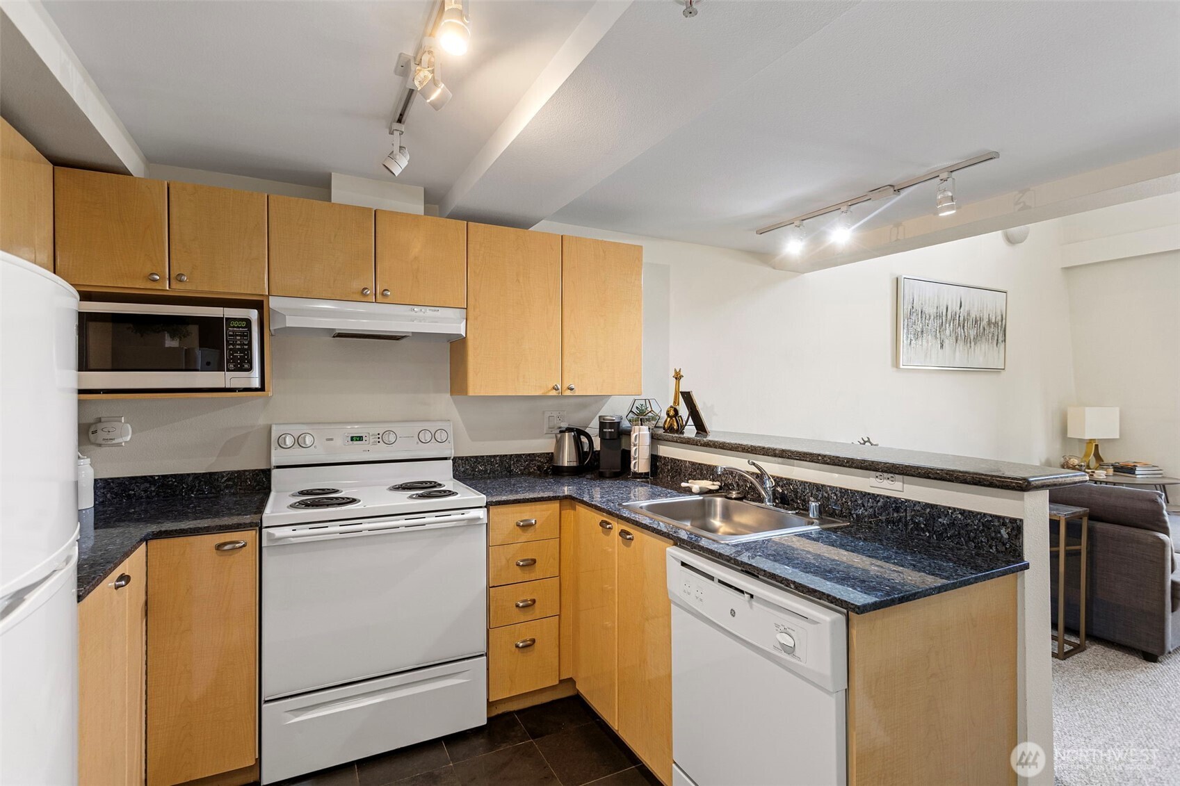 425 Vine Street #701, Seattle, WA 98121, photo 4 of 25