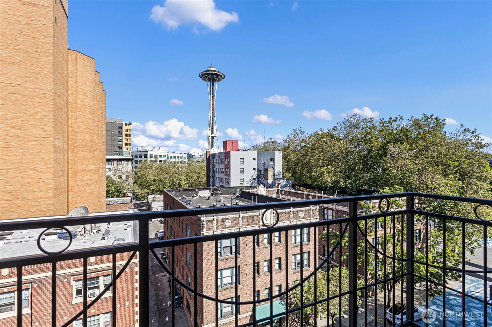 425 Vine Street #701, Seattle, WA 98121, photo 3 of 25