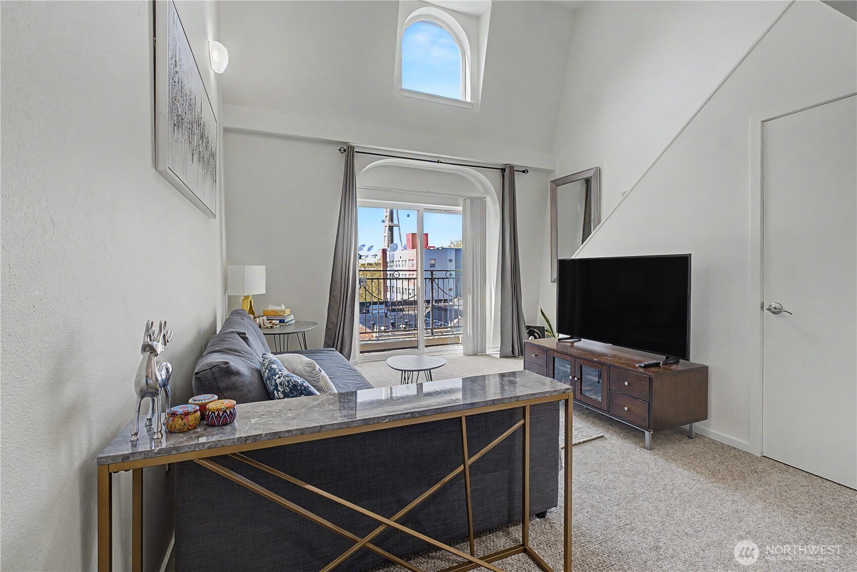 425 Vine Street #701, Seattle, WA 98121, photo 2 of 33