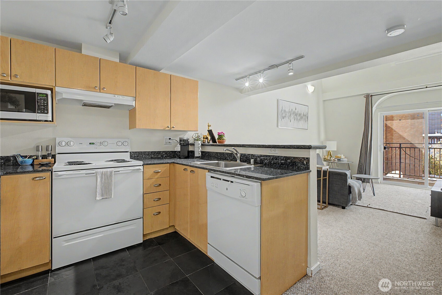 425 Vine Street #701, Seattle, WA 98121, photo 5 of 33