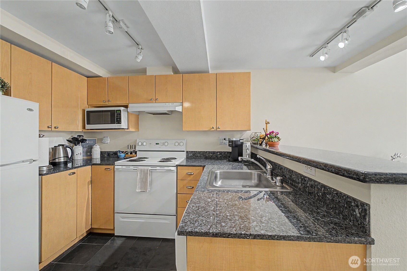425 Vine Street #701, Seattle, WA 98121, photo 5 of 16