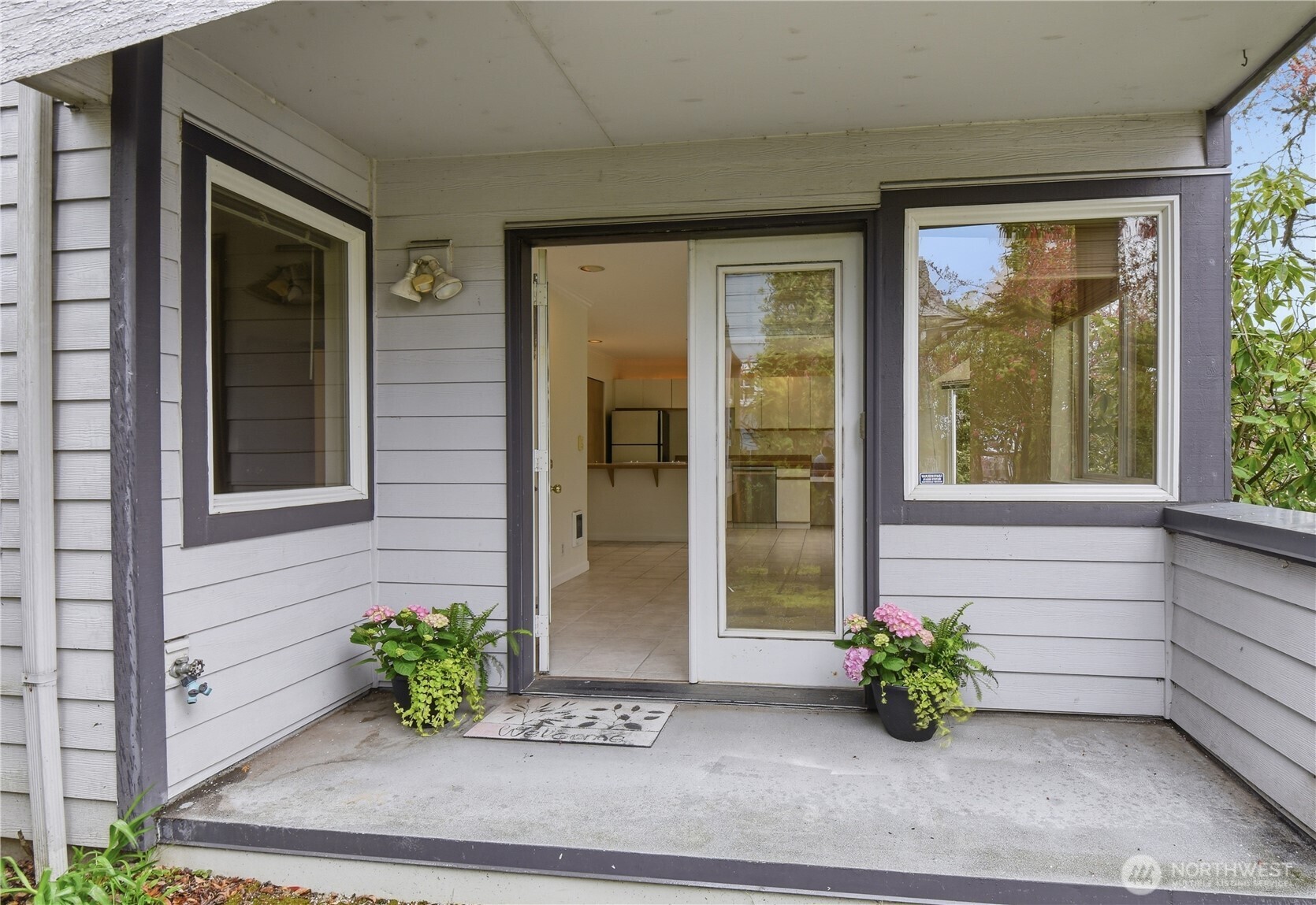 4811 Phinney Avenue N #101, Seattle, WA 98103, photo 2 of 26