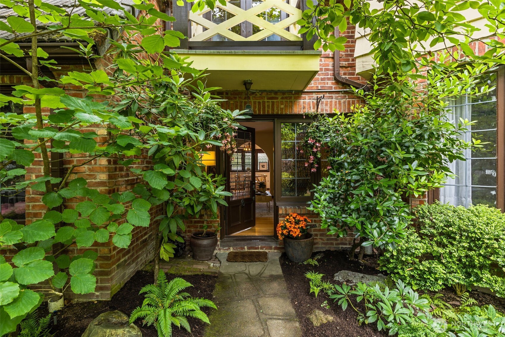1516 E Republican Street #3, Seattle, WA 98112, photo 5 of 40
