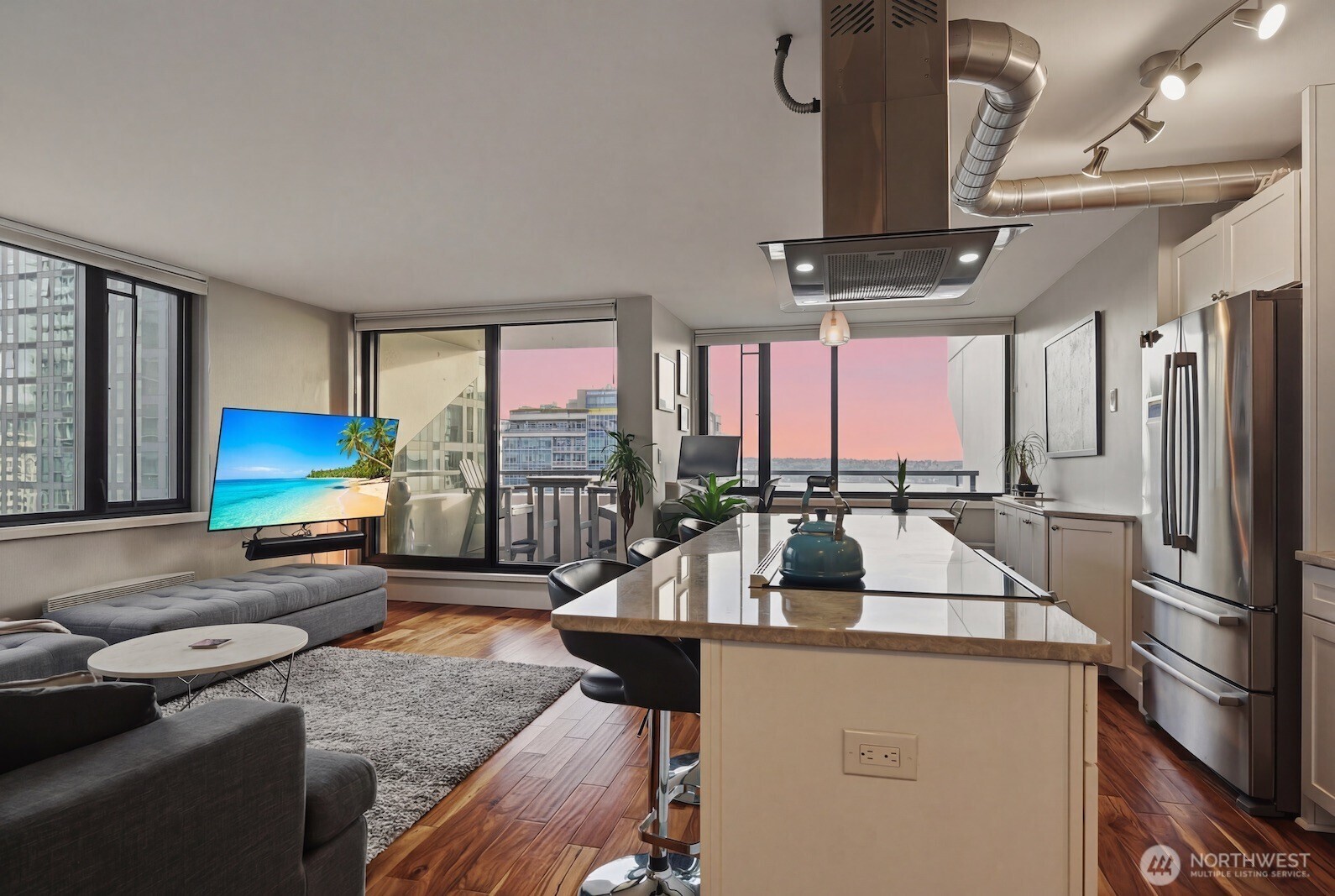 2100 3rd Avenue #2601, Seattle, WA 98121, photo 2 of 28