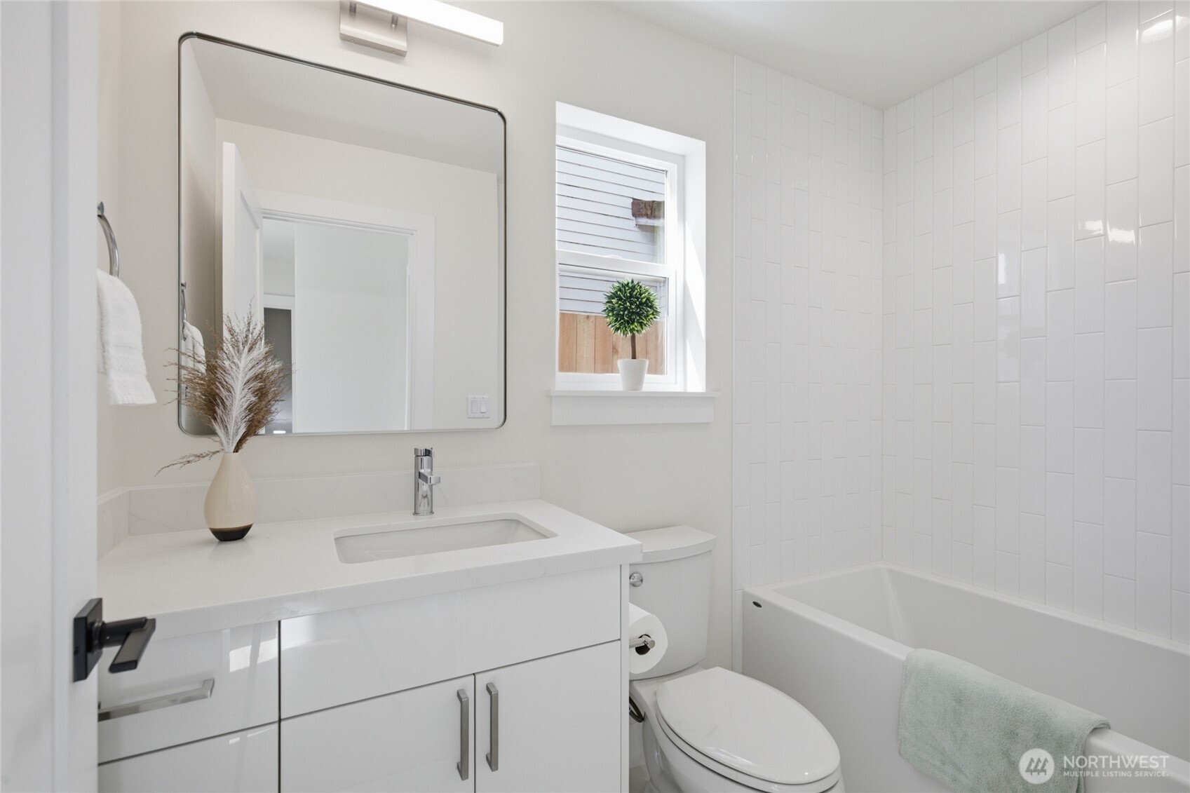 9323 Marcus Avenue S #B, Seattle, WA 98118, photo 2 of 18