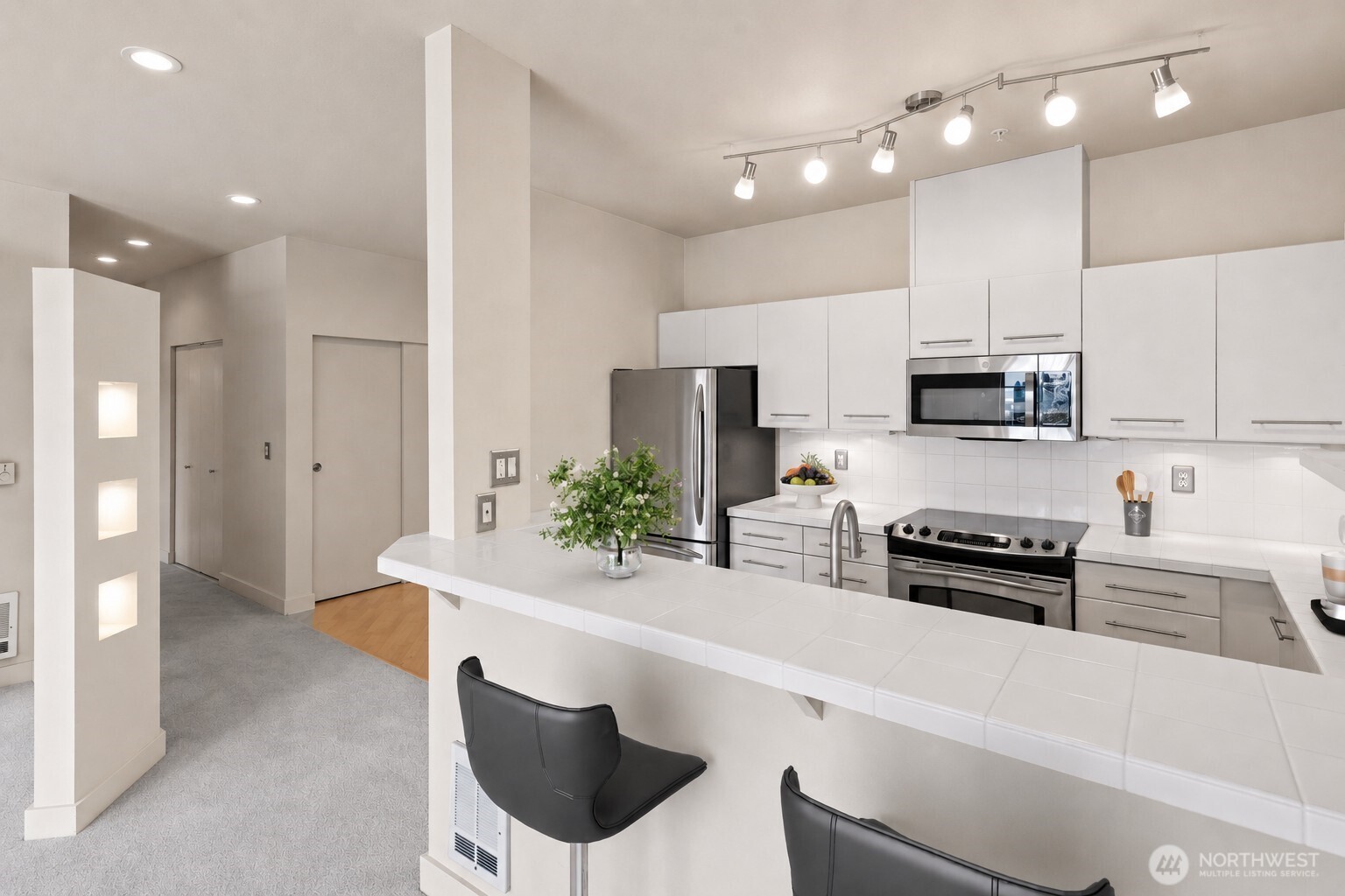 700 E Denny Way #603, Seattle, WA 98122, photo 3 of 40