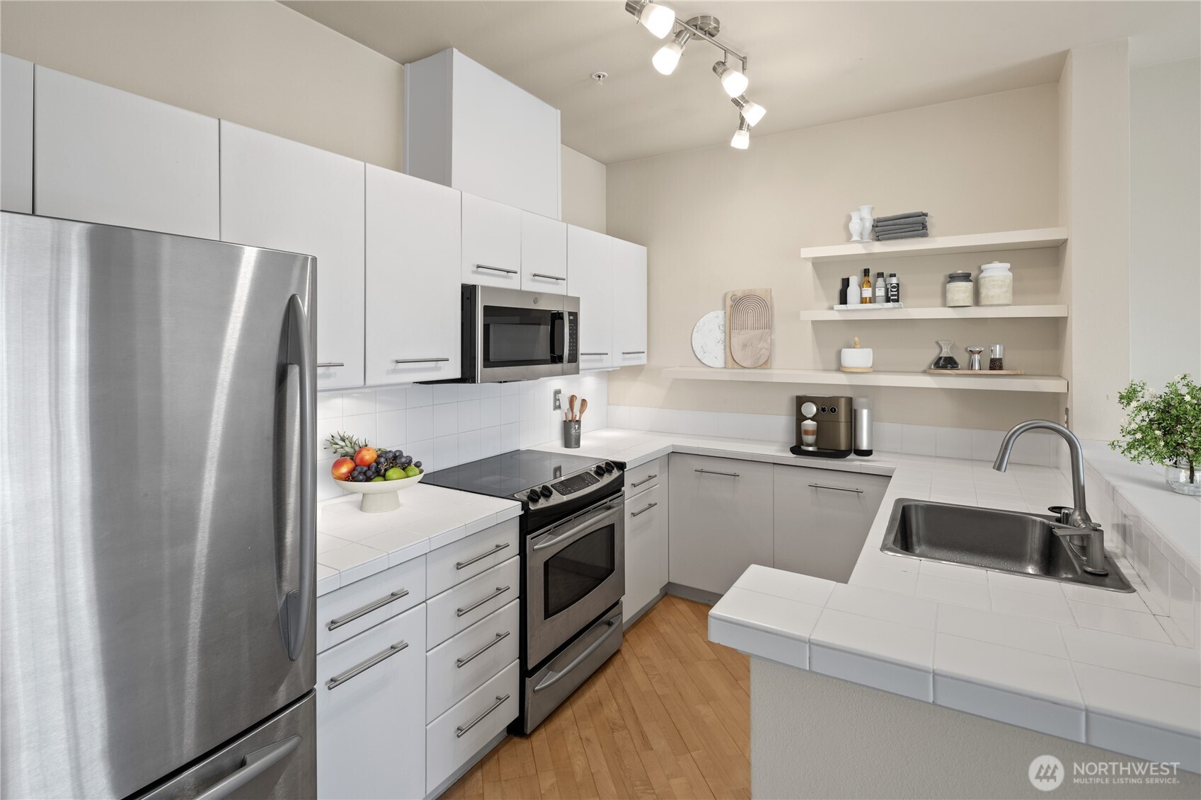 700 E Denny Way #603, Seattle, WA 98122, photo 5 of 40