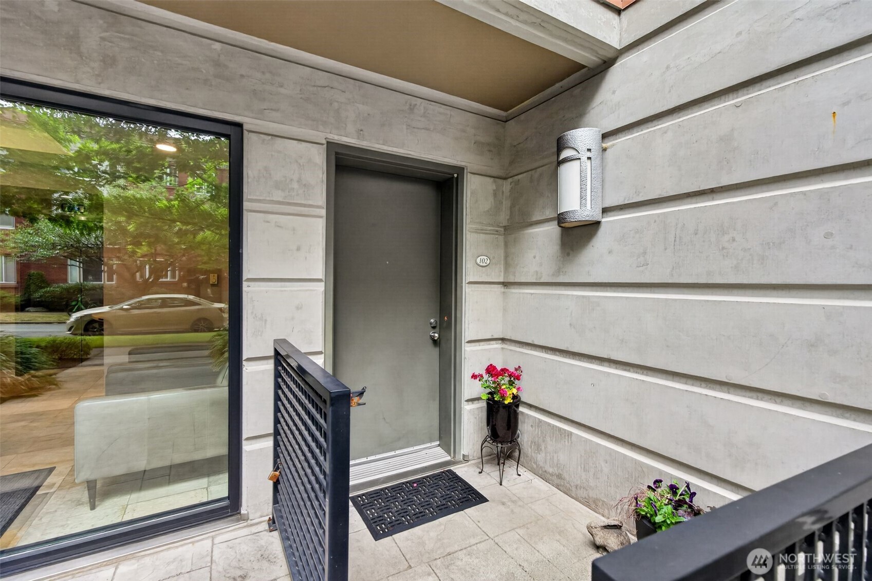 200 W Comstock Street #102, Seattle, WA 98119, photo 3 of 23