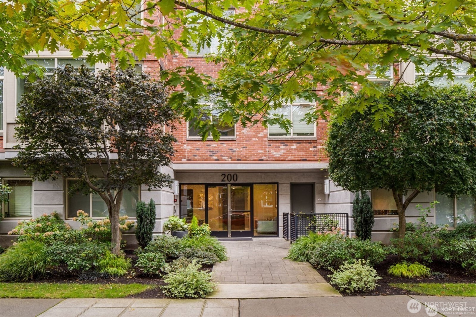 200 W Comstock Street #102