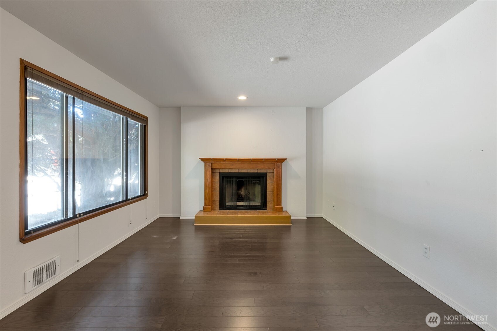 9512 1st Avenue NE #204, Seattle, WA 98115, photo 4 of 15
