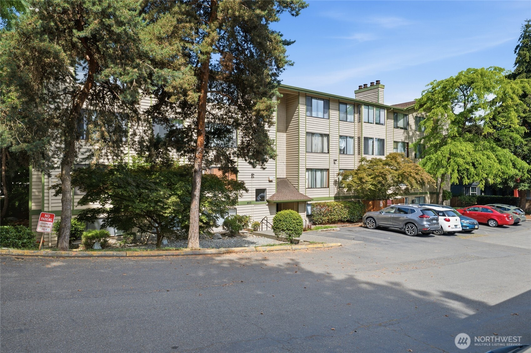 9512 1st Avenue NE #202, Seattle, WA 98115, photo 2 of 25