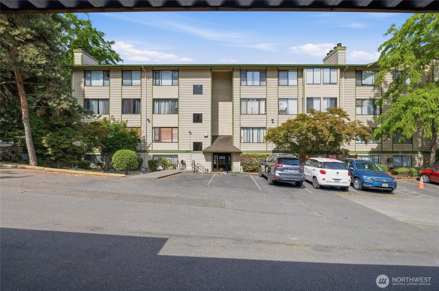 9512 1st Avenue NE #202, Seattle, WA 98115, photo 3 of 25