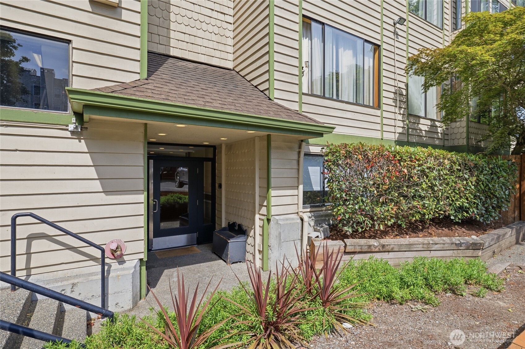 9512 1st Avenue NE #202, Seattle, WA 98115, photo 4 of 25