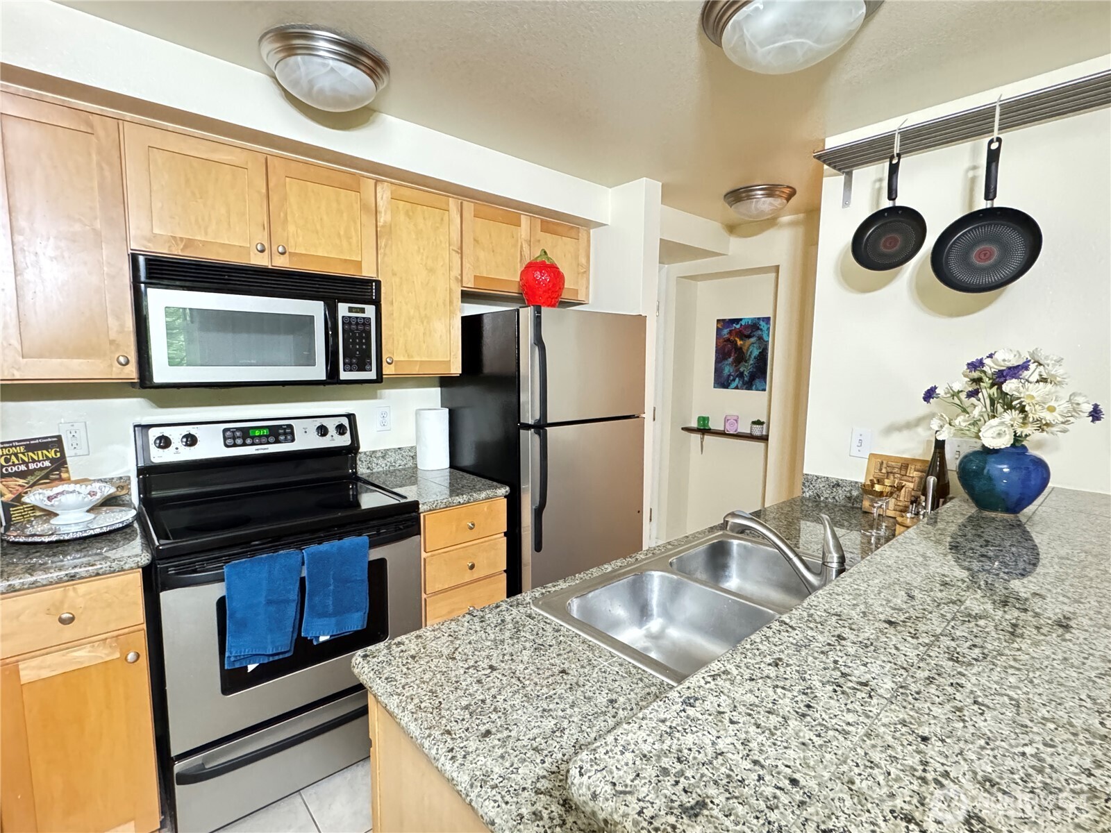300 10th Avenue #B305, Seattle, WA 98122, photo 2 of 40