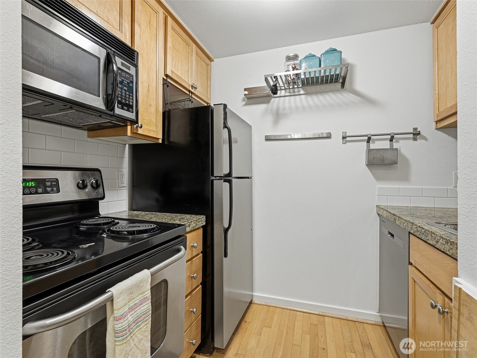 301 W Raye Street #201, Seattle, WA 98119, photo 3 of 37