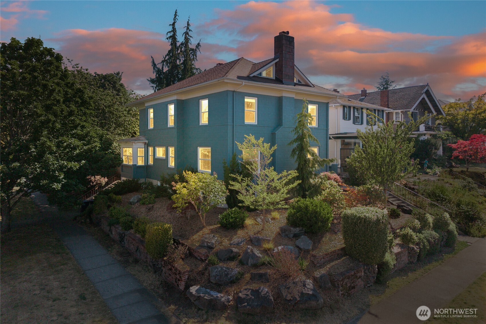 4704 N 39th