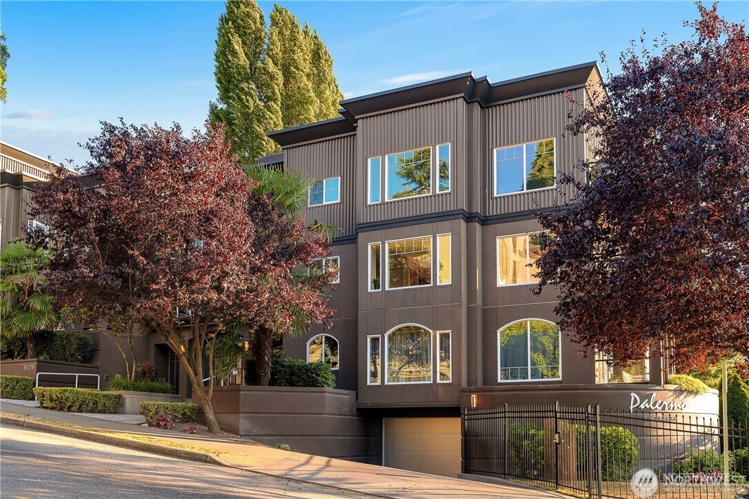 1029 Belmont Avenue E #305, Seattle, WA 98102, photo 2 of 26