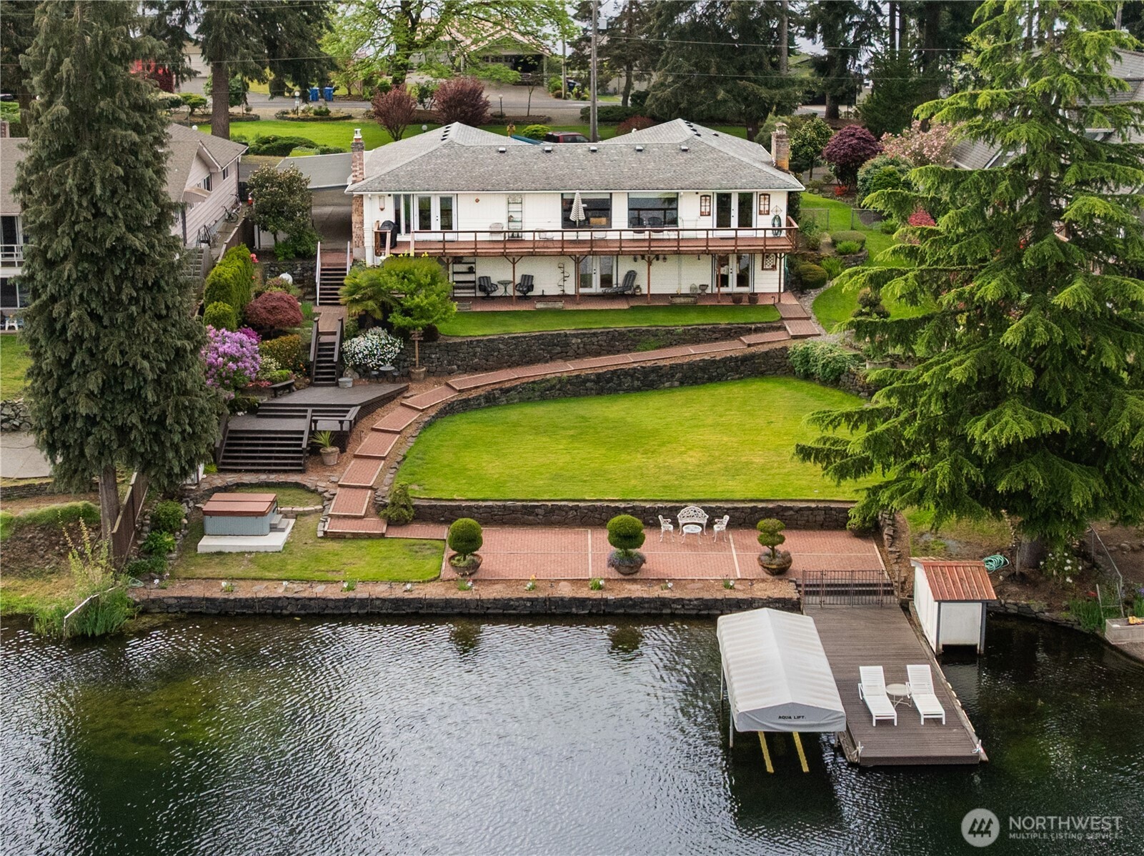 1119 Lake Vista Boulevard S