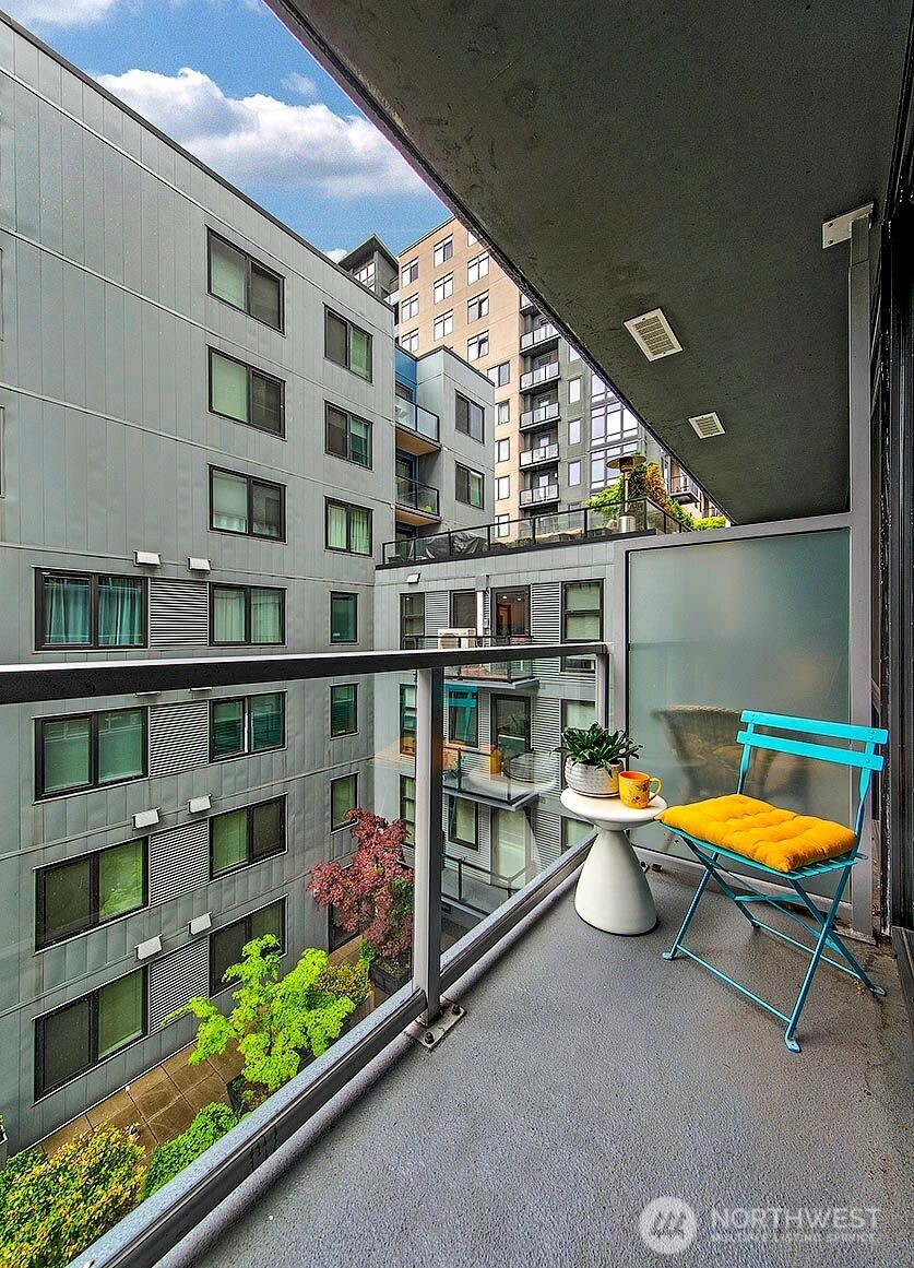 76 Cedar Street #603, Seattle, WA 98121-4106, photo 3 of 26