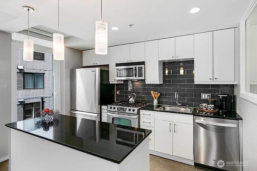 76 Cedar Street #603, Seattle, WA 98121-4106, photo 5 of 26
