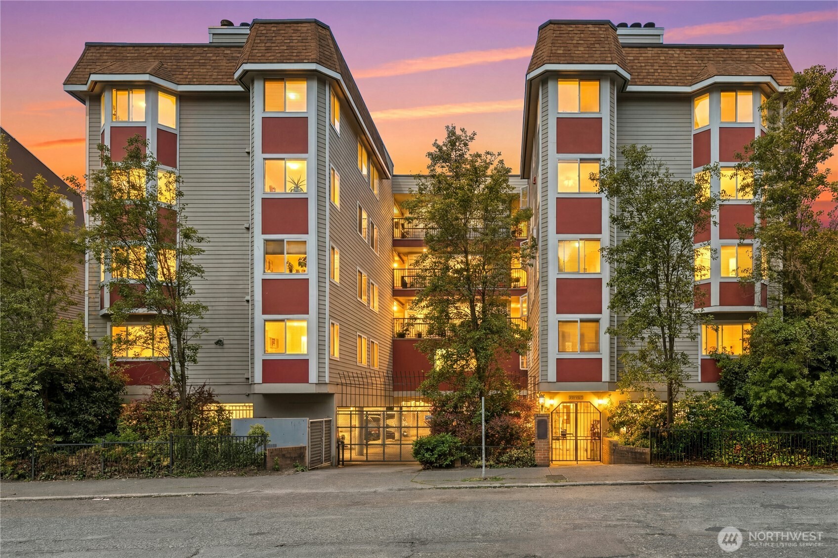 1617 Summit Avenue #23, Seattle, WA 98122, photo 2 of 34