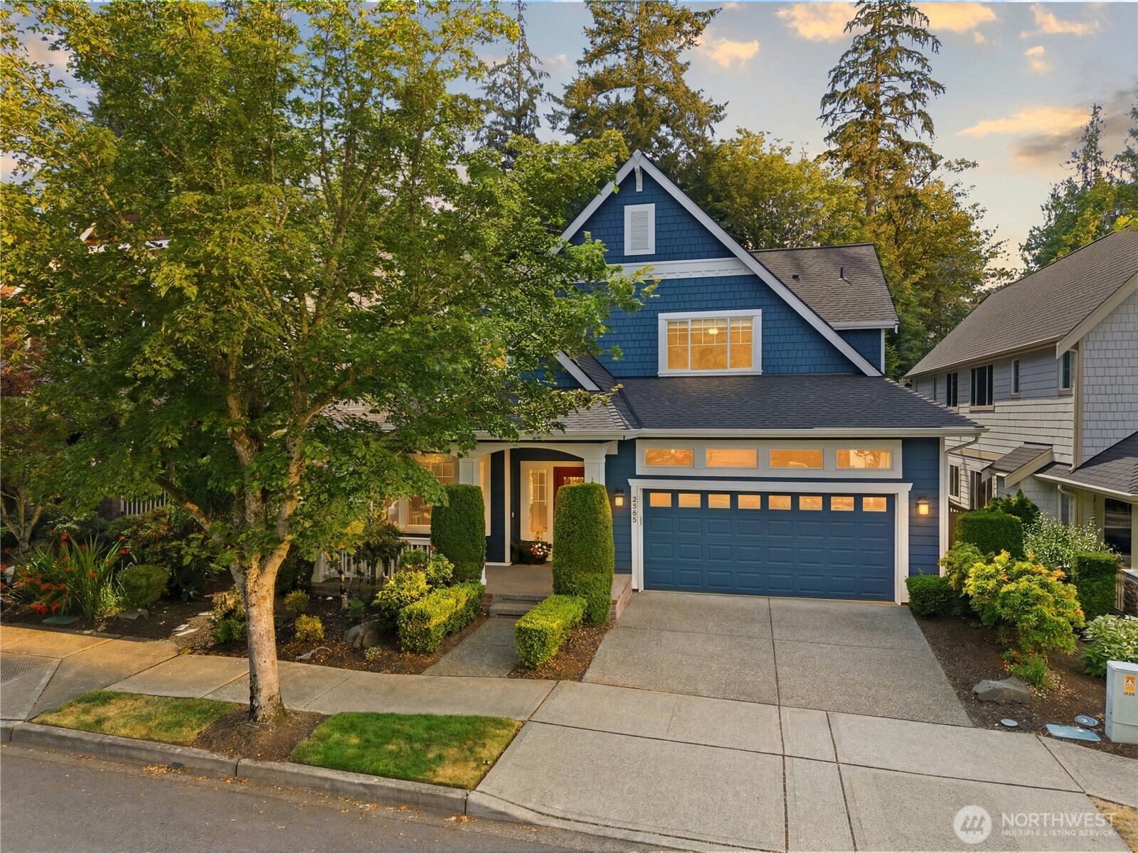 2585 20th Avenue NE