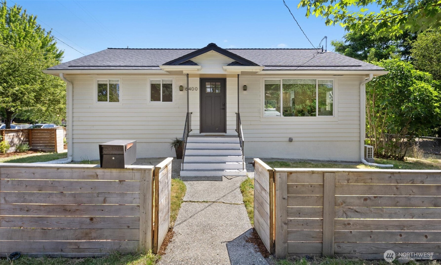6400 44th Avenue S, Seattle, WA 98118, photo 2 of 2