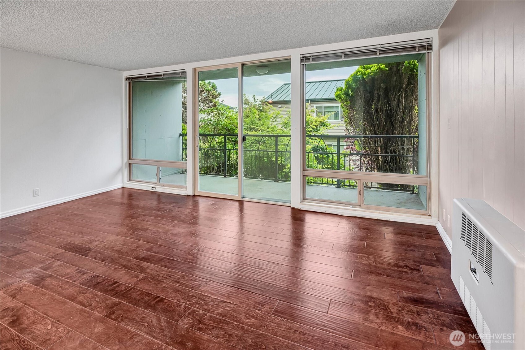 507 W Mercer Street #104, Seattle, WA 98119, photo 4 of 39