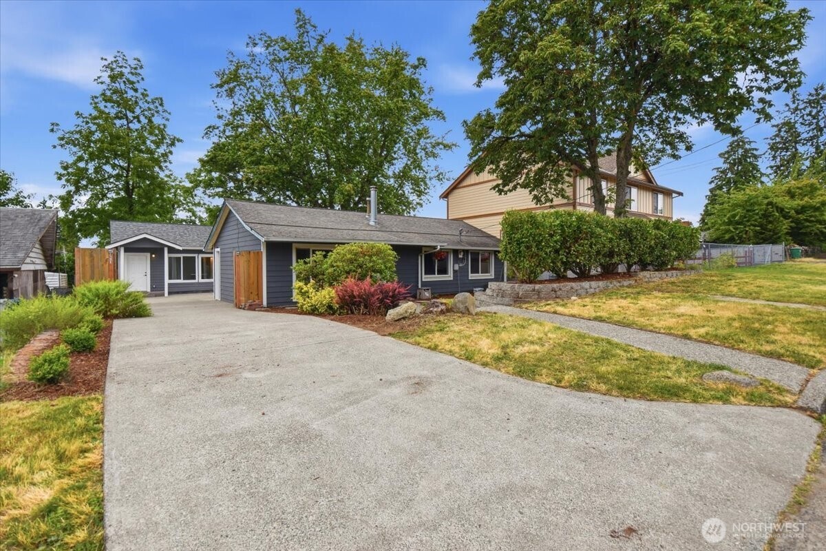 851 Pierce Avenue NE