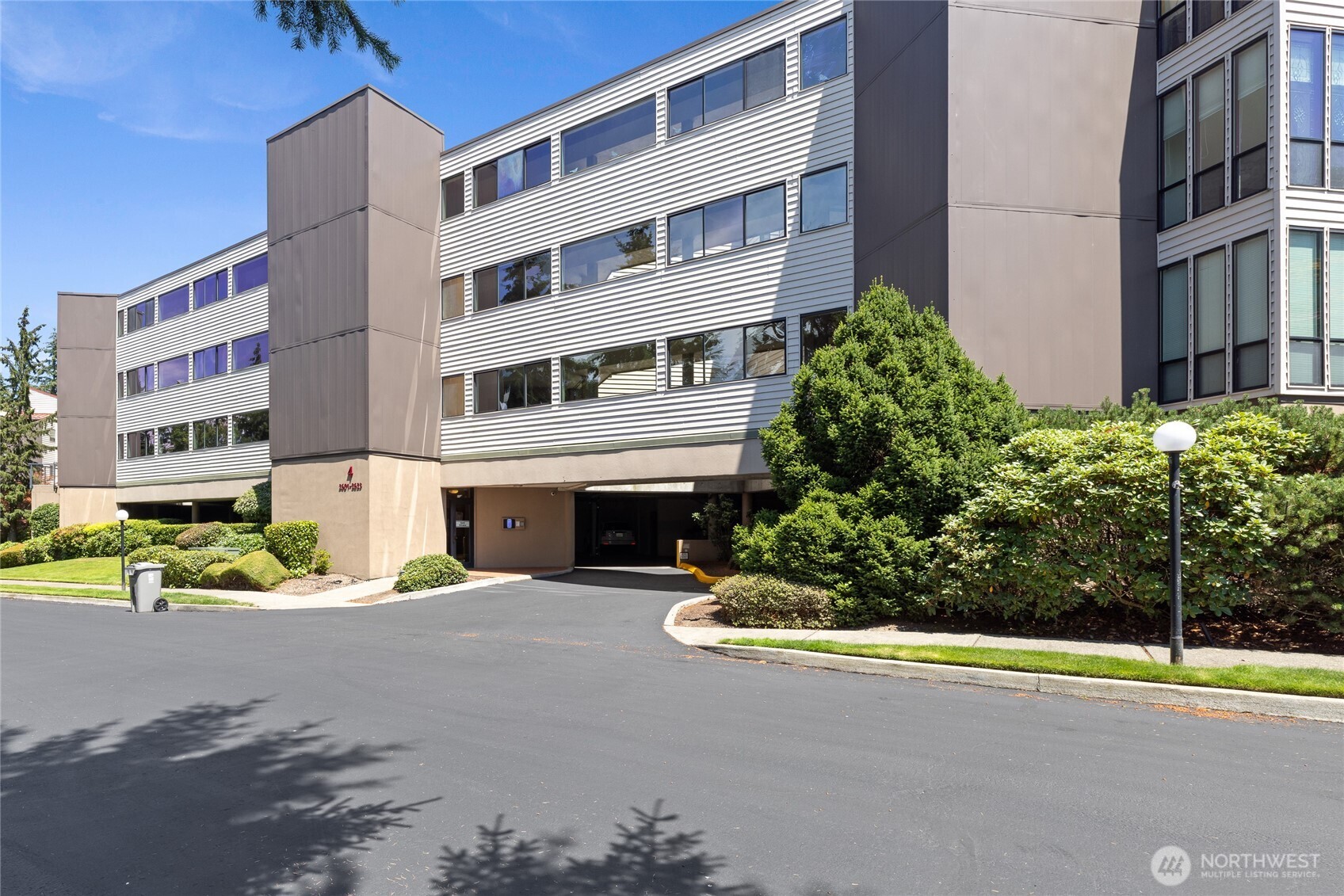 2615 S Cedar #408