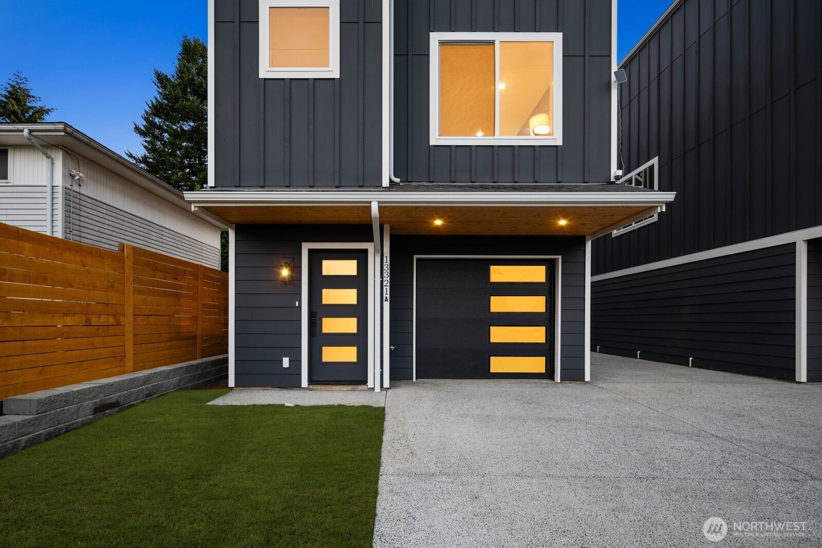 13321 3rd Avenue NE, Seattle, WA 98125, photo 2 of 2